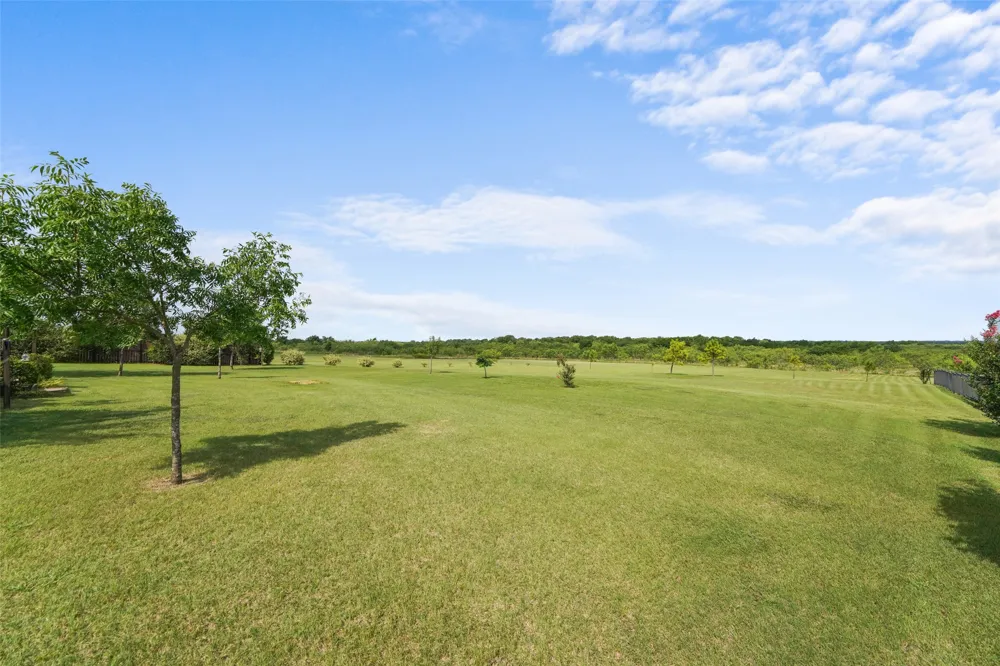 1243 Chartres Oak Ridge, TX 75142