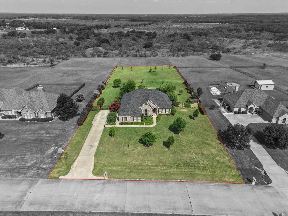 1243 Chartres Oak Ridge, TX 75142