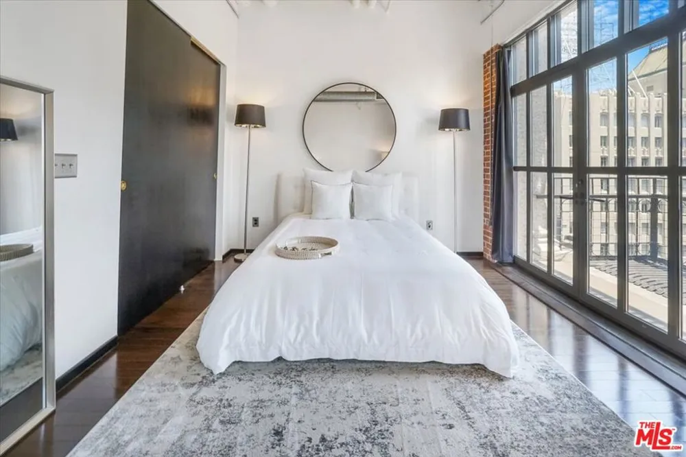 1645 Vine Street #905 Los Angeles, CA 90028