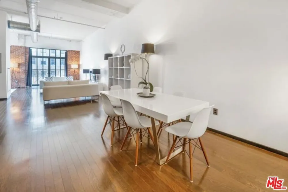 1645 Vine Street #905 Los Angeles, CA 90028