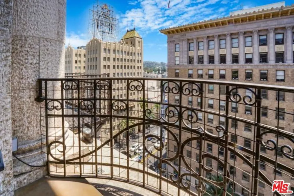 1645 Vine Street #905 Los Angeles, CA 90028