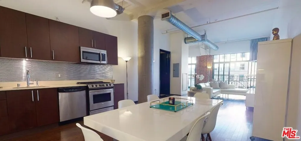 1645 Vine Street #905 Los Angeles, CA 90028