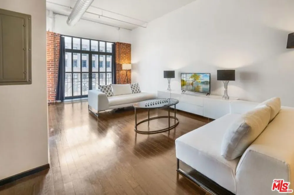 1645 Vine Street #905 Los Angeles, CA 90028
