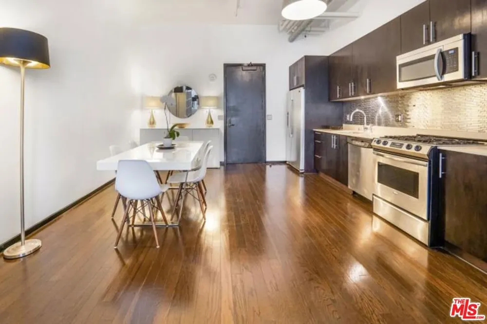 1645 Vine Street #905 Los Angeles, CA 90028