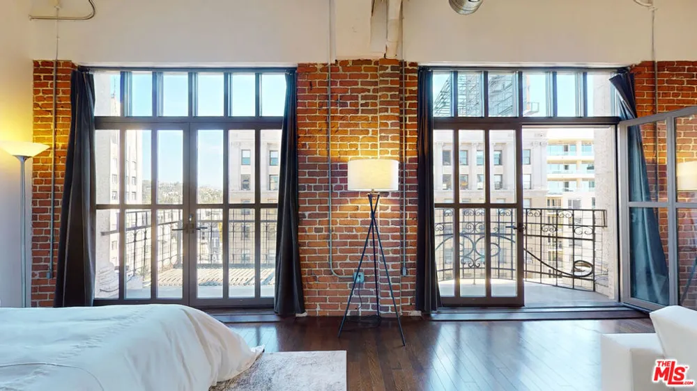 1645 Vine Street #905 Los Angeles, CA 90028
