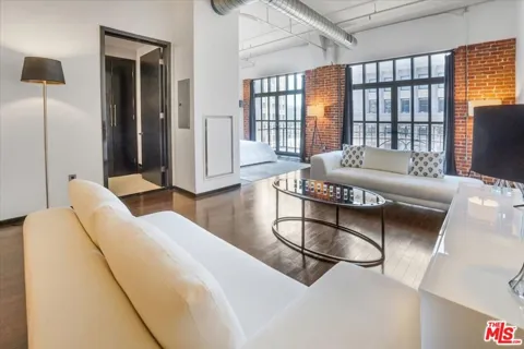 1645 Vine Street #905