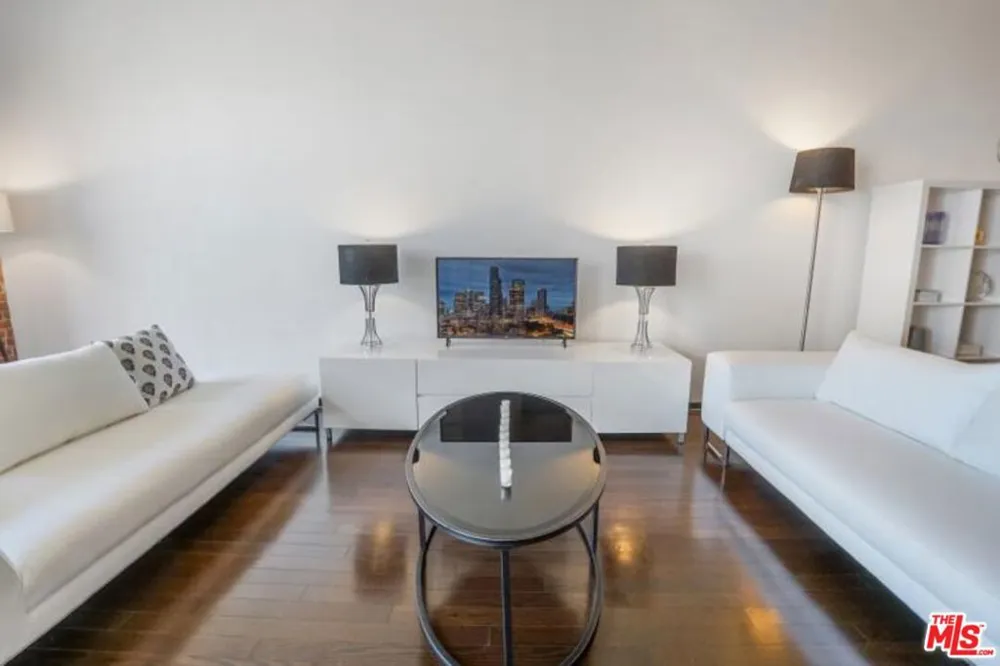 1645 Vine Street #905 Los Angeles, CA 90028