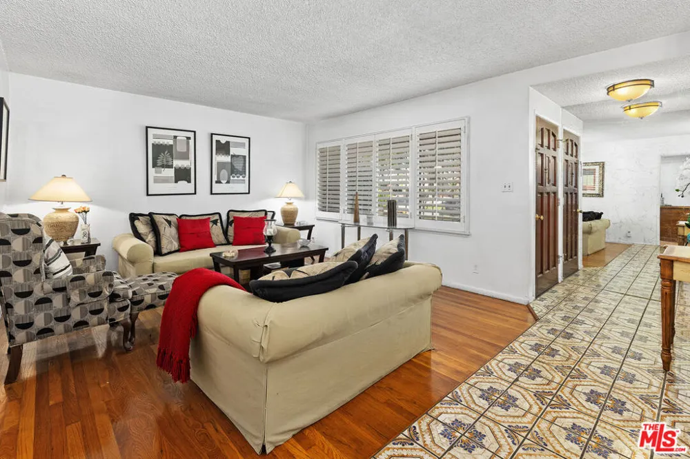 11619 Daleside Avenue Hawthorne, CA 90250
