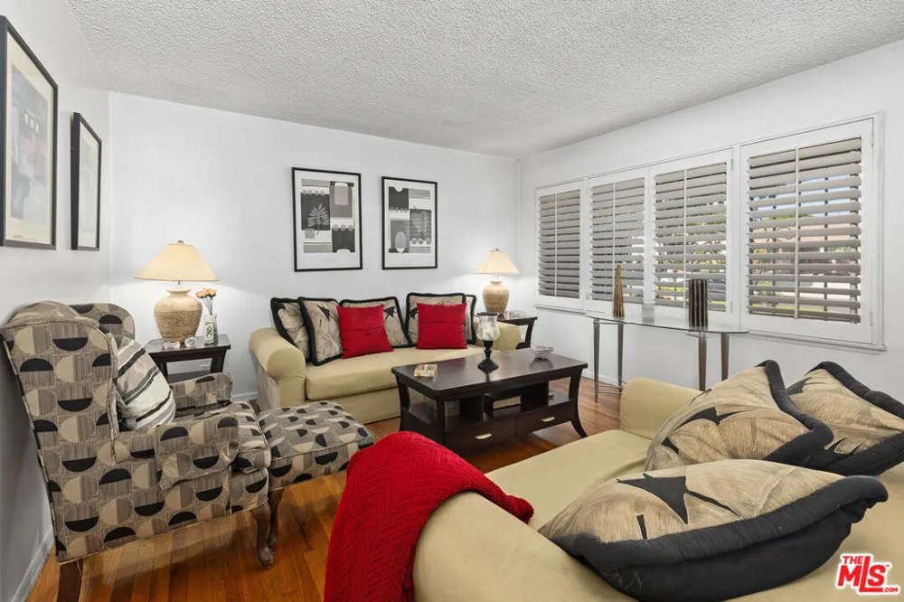 11619 Daleside Avenue Hawthorne, CA 90250