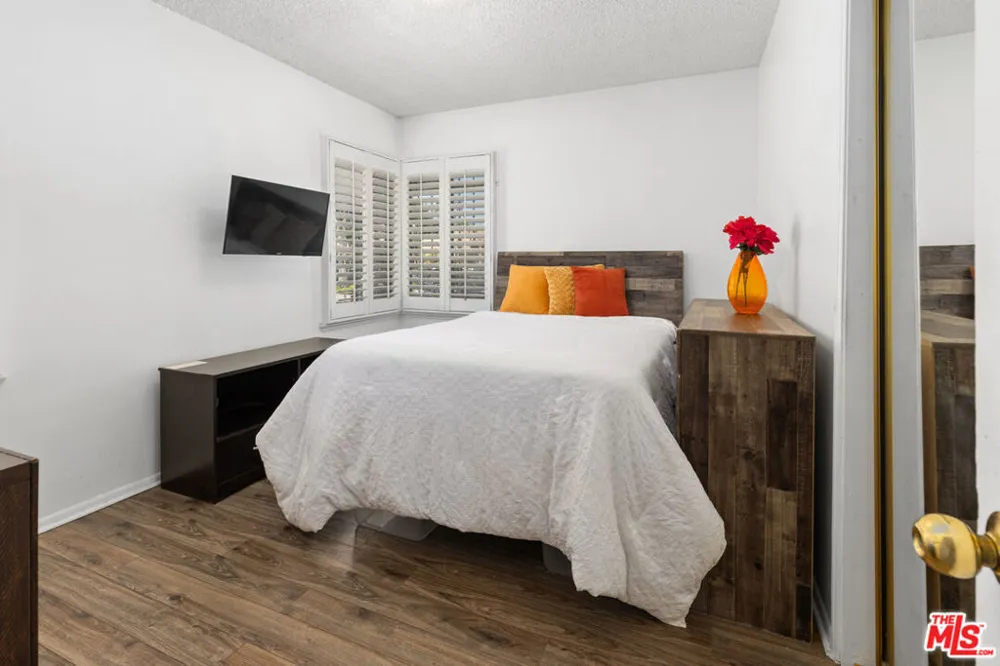 11619 Daleside Avenue Hawthorne, CA 90250