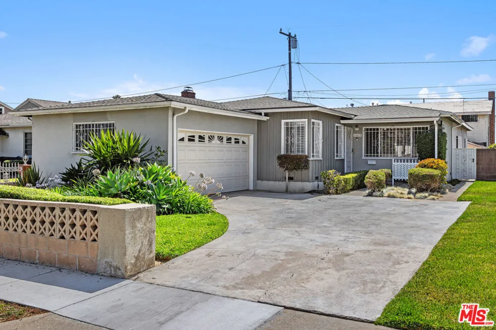 11619 Daleside Avenue Hawthorne, CA 90250