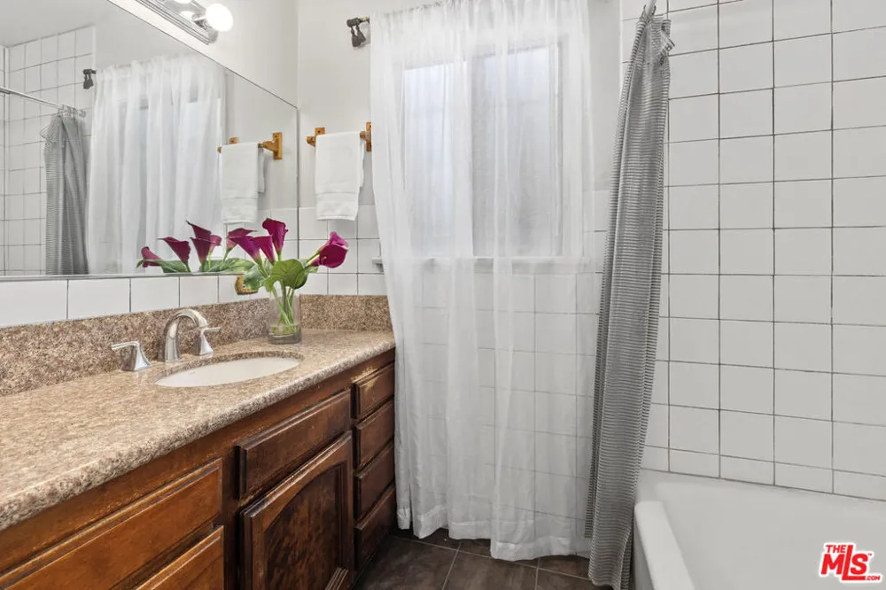 11619 Daleside Avenue Hawthorne, CA 90250