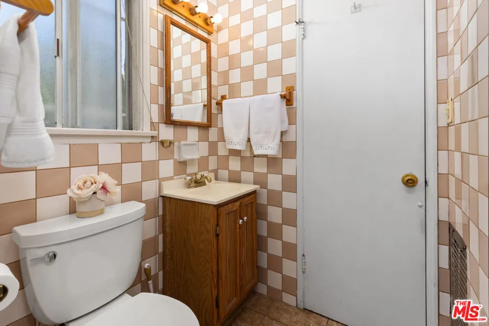 11619 Daleside Avenue Hawthorne, CA 90250