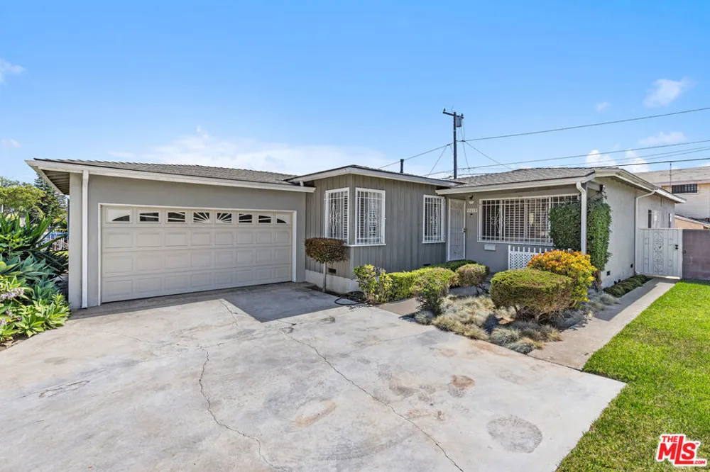 11619 Daleside Avenue Hawthorne, CA 90250