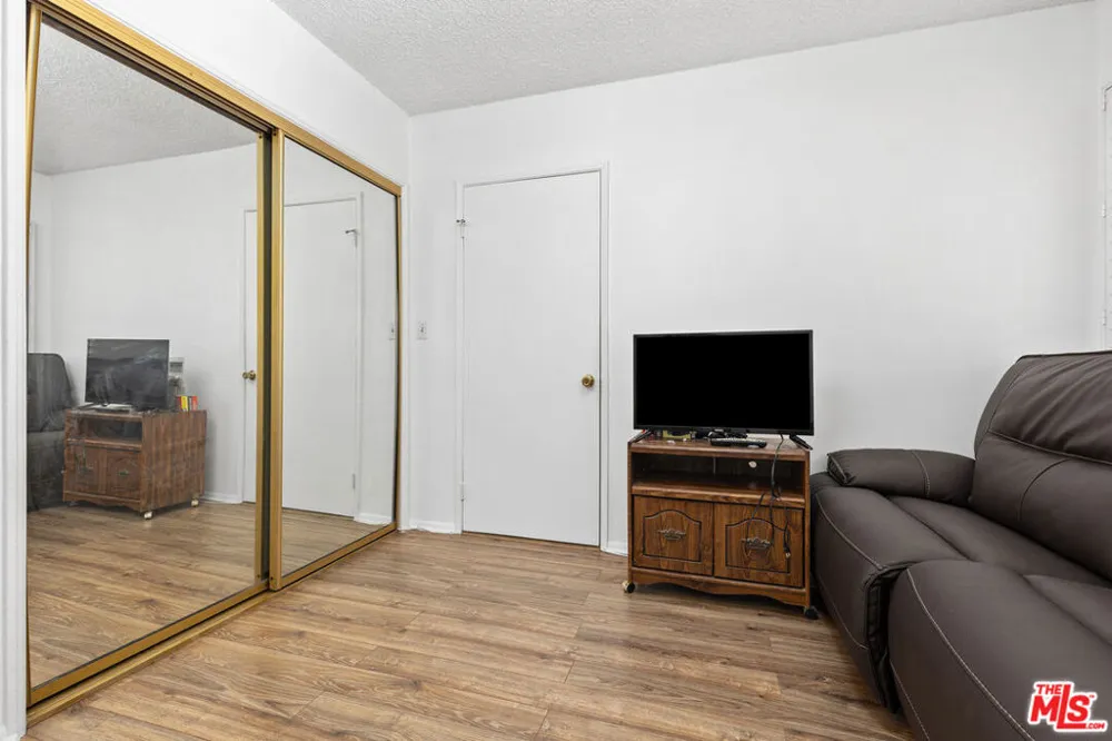 11619 Daleside Avenue Hawthorne, CA 90250