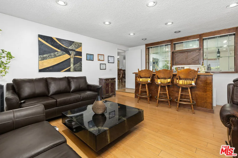 11619 Daleside Avenue Hawthorne, CA 90250