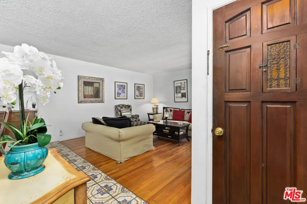 11619 Daleside Avenue Hawthorne, CA 90250
