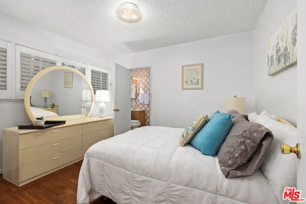 11619 Daleside Avenue Hawthorne, CA 90250