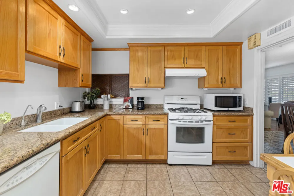 11619 Daleside Avenue Hawthorne, CA 90250