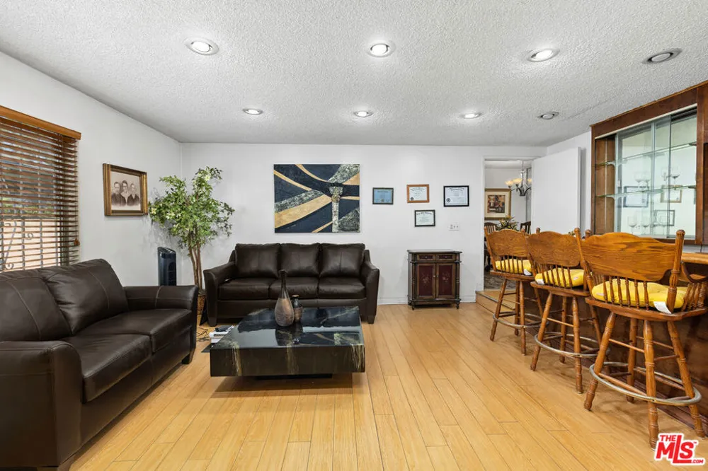 11619 Daleside Avenue Hawthorne, CA 90250