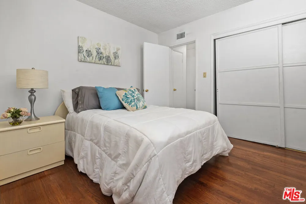 11619 Daleside Avenue Hawthorne, CA 90250