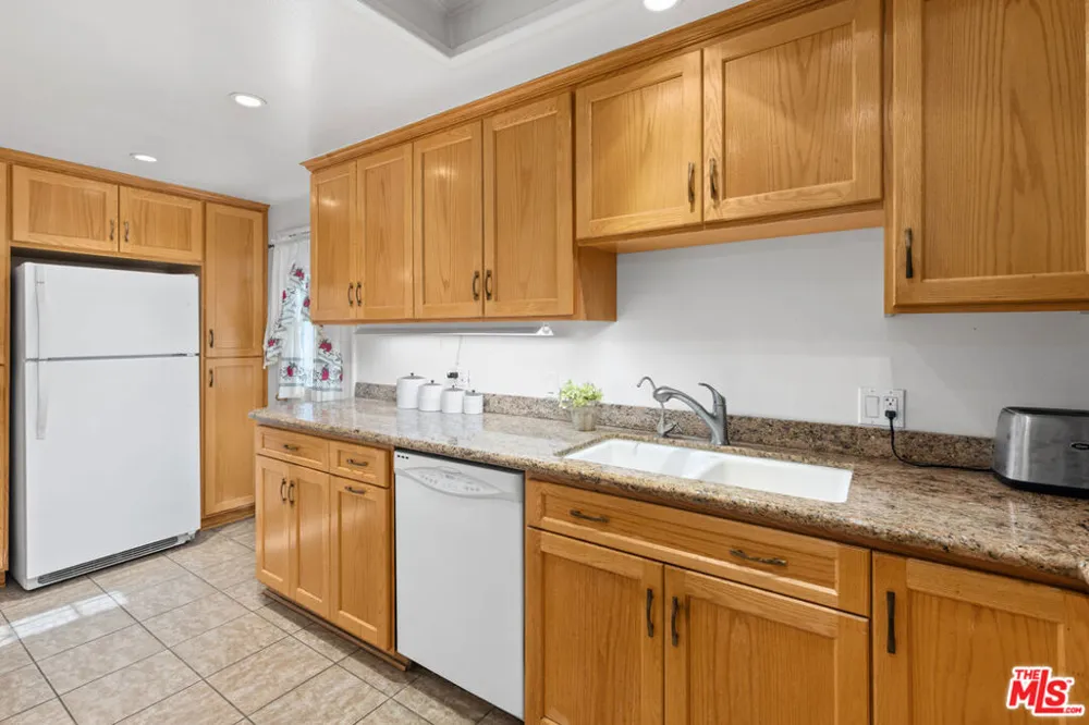 11619 Daleside Avenue Hawthorne, CA 90250