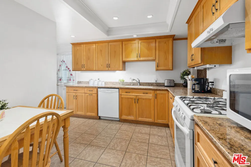 11619 Daleside Avenue Hawthorne, CA 90250