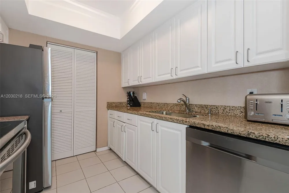 90 Alton Rd #607 Miami Beach, FL 33139