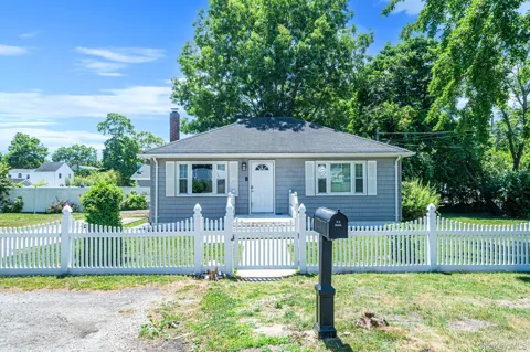 14 Pinelawn Avenue