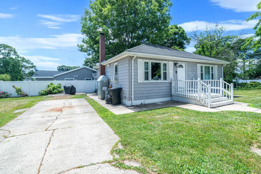 14 Pinelawn Avenue Farmingville, NY 11738