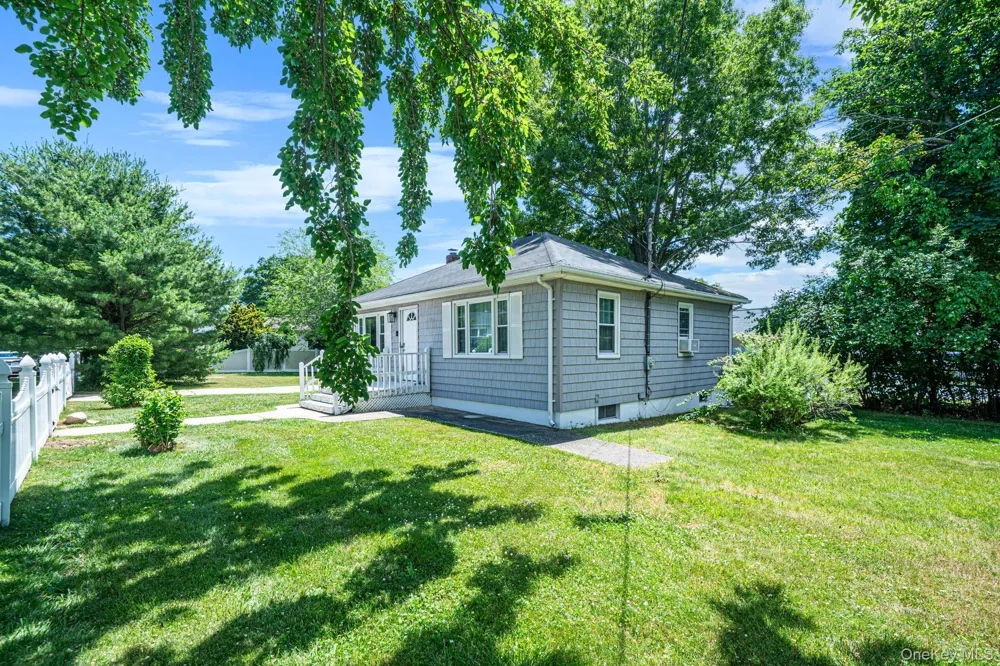14 Pinelawn Avenue Farmingville, NY 11738