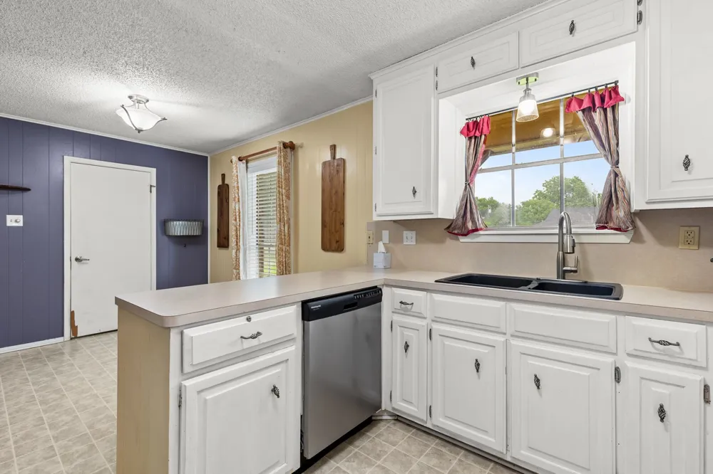 505 Pinewood Lane Hewitt, TX 76643