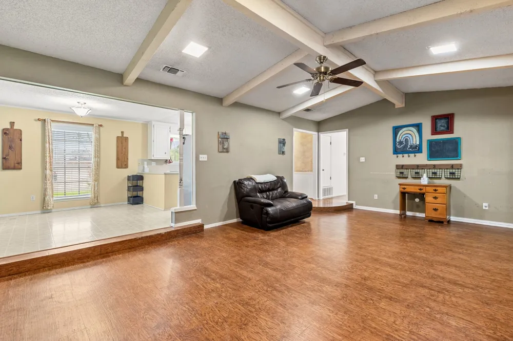 505 Pinewood Lane Hewitt, TX 76643