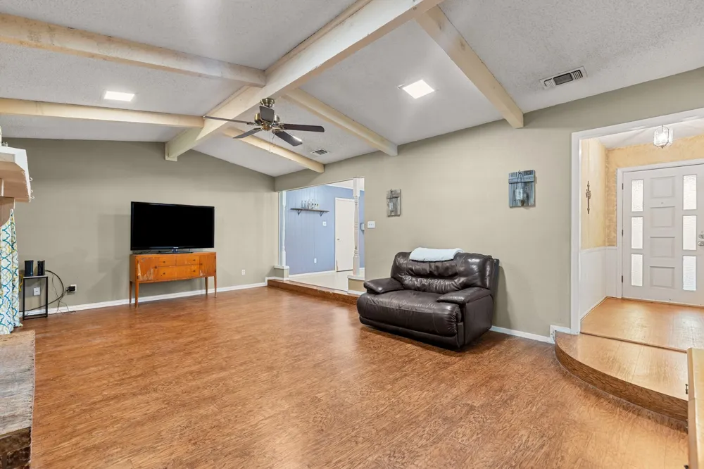 505 Pinewood Lane Hewitt, TX 76643