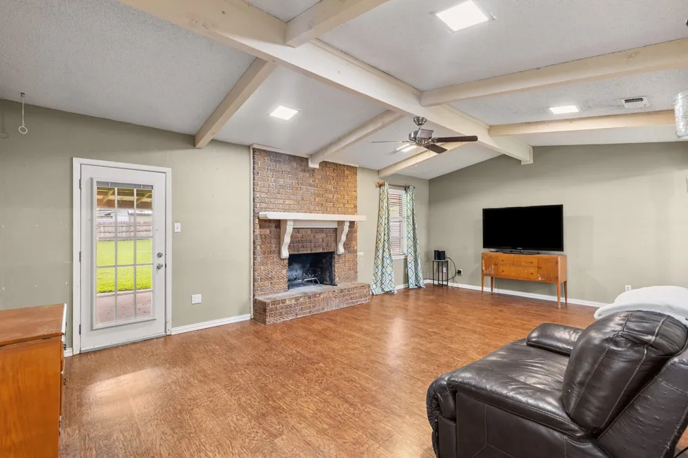 505 Pinewood Lane Hewitt, TX 76643