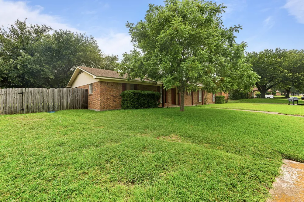 505 Pinewood Lane Hewitt, TX 76643