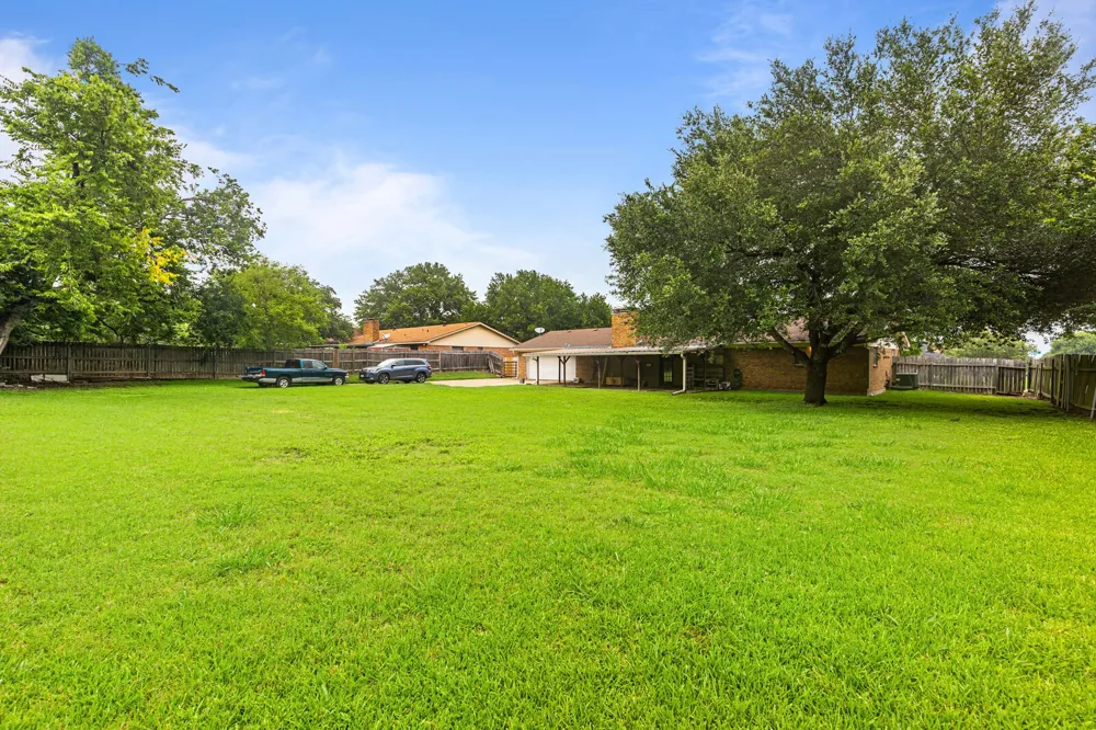 505 Pinewood Lane Hewitt, TX 76643