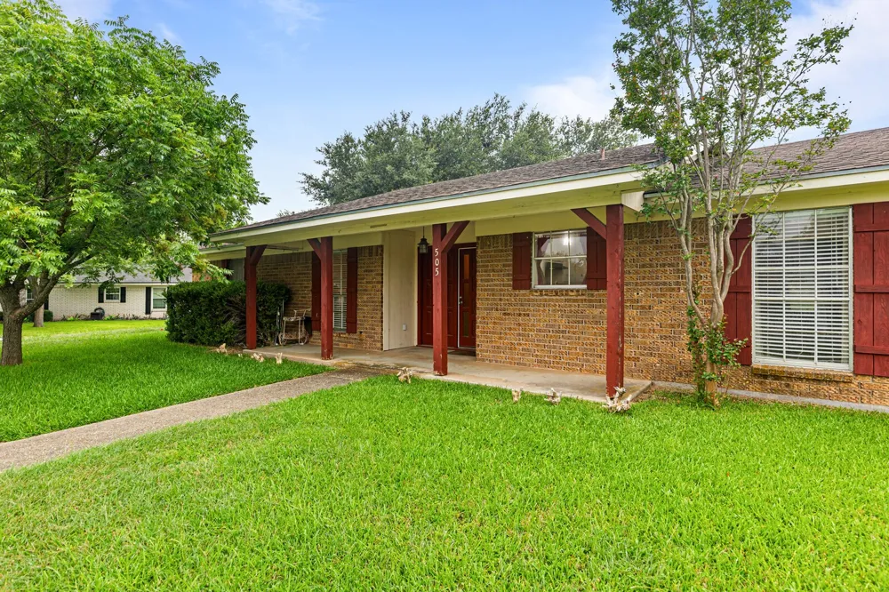 505 Pinewood Lane Hewitt, TX 76643