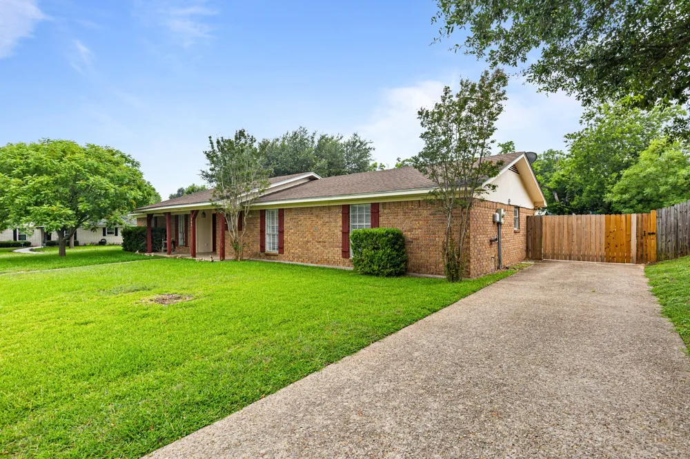 505 Pinewood Lane Hewitt, TX 76643