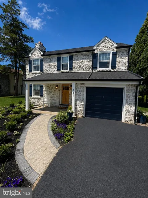 841 W BUTLER PIKE