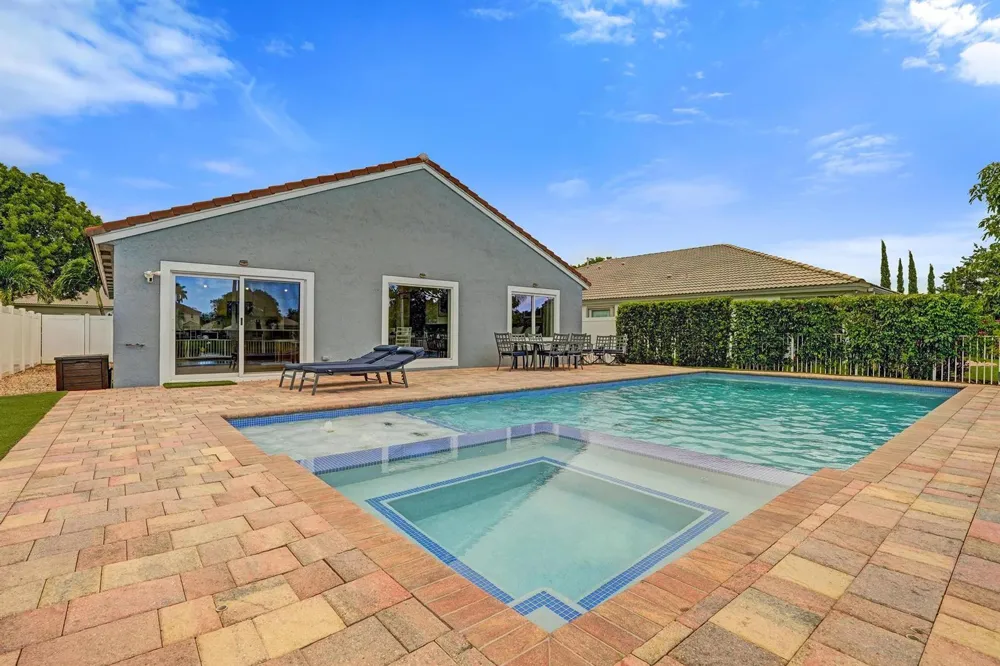 14420 NW 16th Street Pembroke Pines, FL 33028