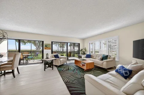 218 NE Edgewater Drive #218