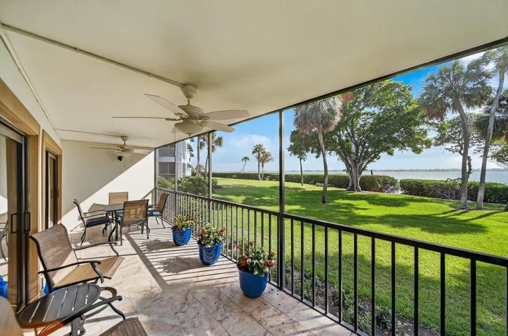 218 NE Edgewater Drive #218 Hutchinson Island, FL 34996