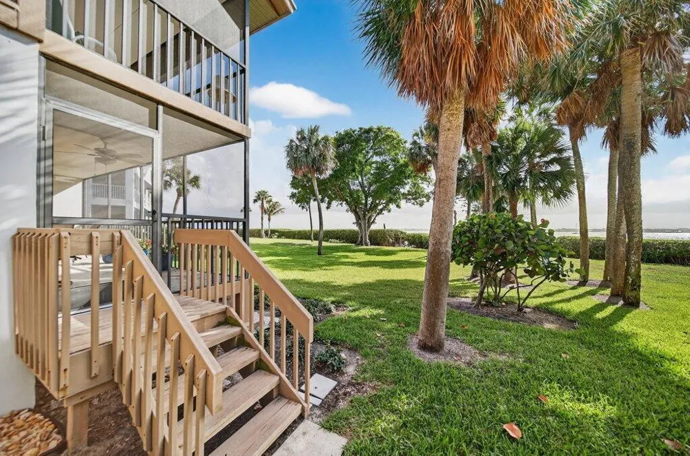 218 NE Edgewater Drive #218 Hutchinson Island, FL 34996