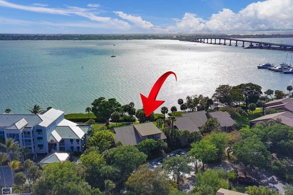 218 NE Edgewater Drive #218 Hutchinson Island, FL 34996