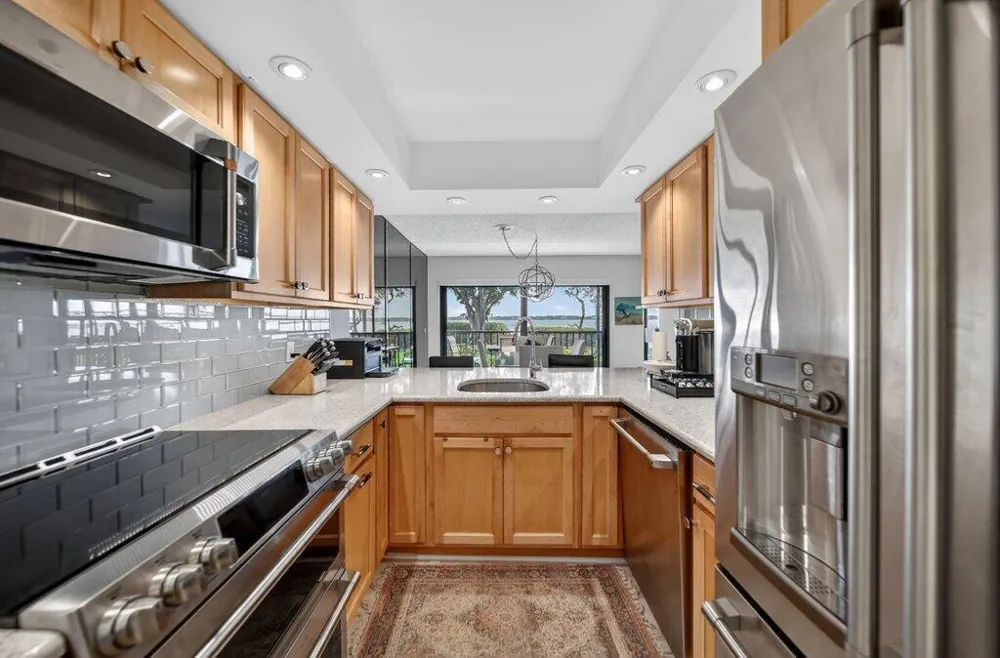 218 NE Edgewater Drive #218 Hutchinson Island, FL 34996