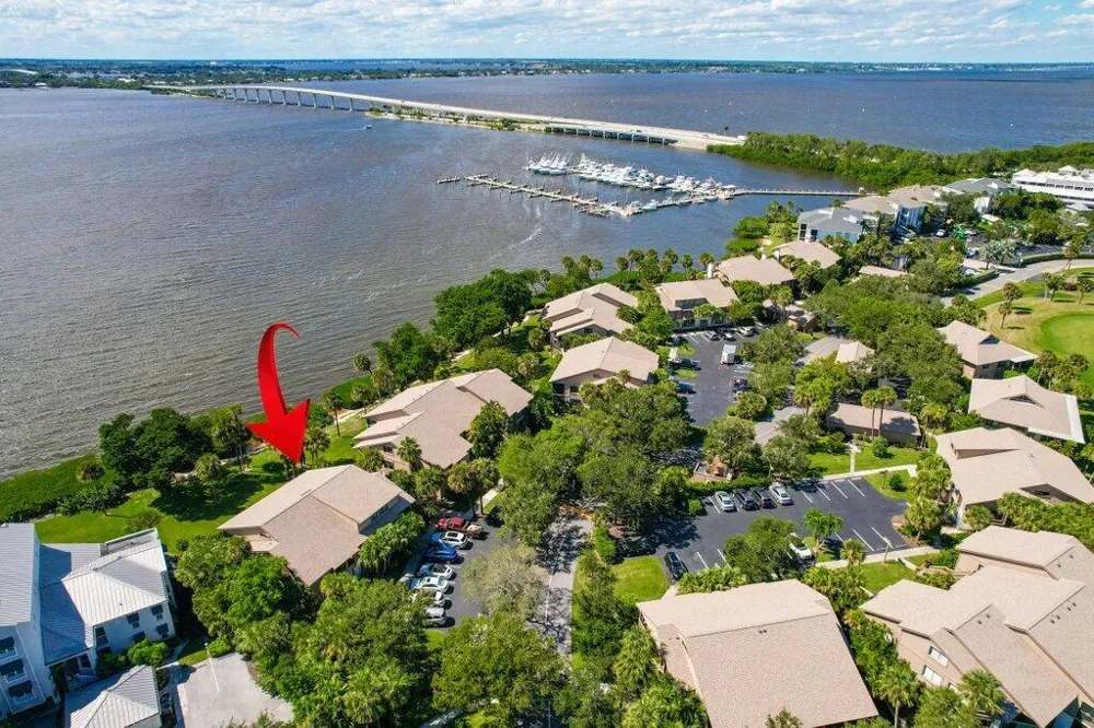218 NE Edgewater Drive #218 Hutchinson Island, FL 34996