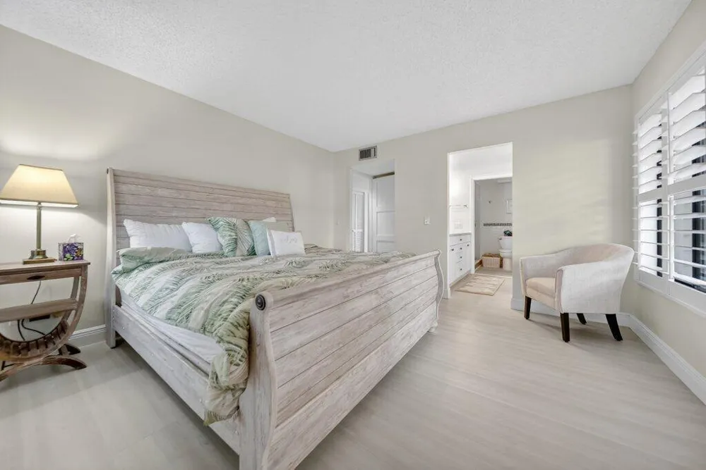 218 NE Edgewater Drive #218 Hutchinson Island, FL 34996