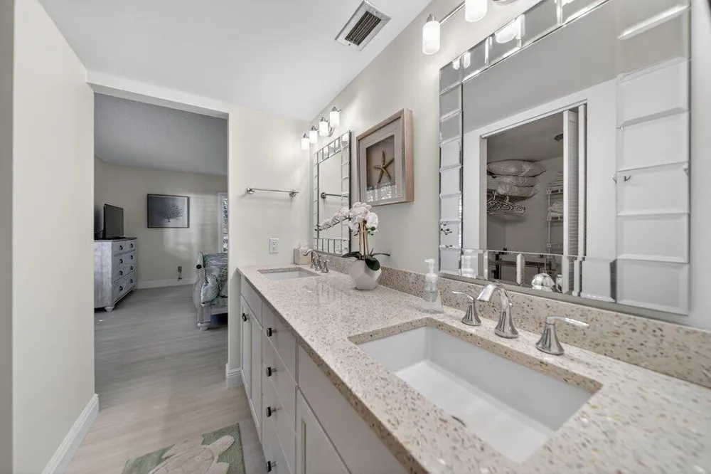 218 NE Edgewater Drive #218 Hutchinson Island, FL 34996