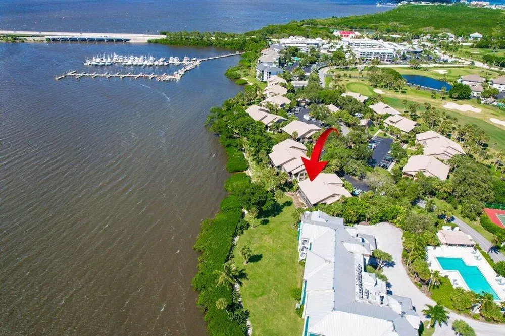 218 NE Edgewater Drive #218 Hutchinson Island, FL 34996